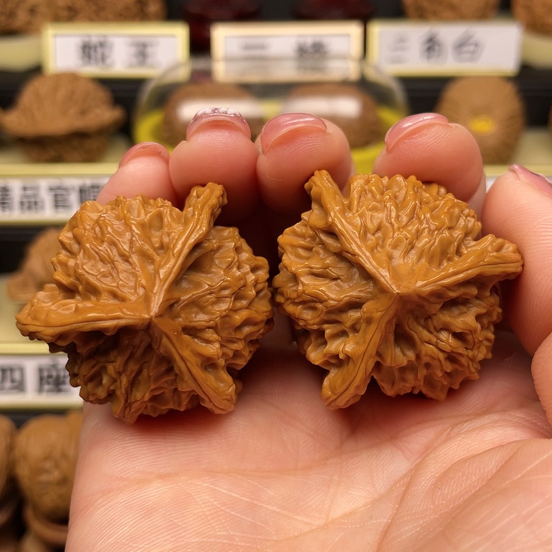 【闪购商品】文玩核桃吊坠三棱