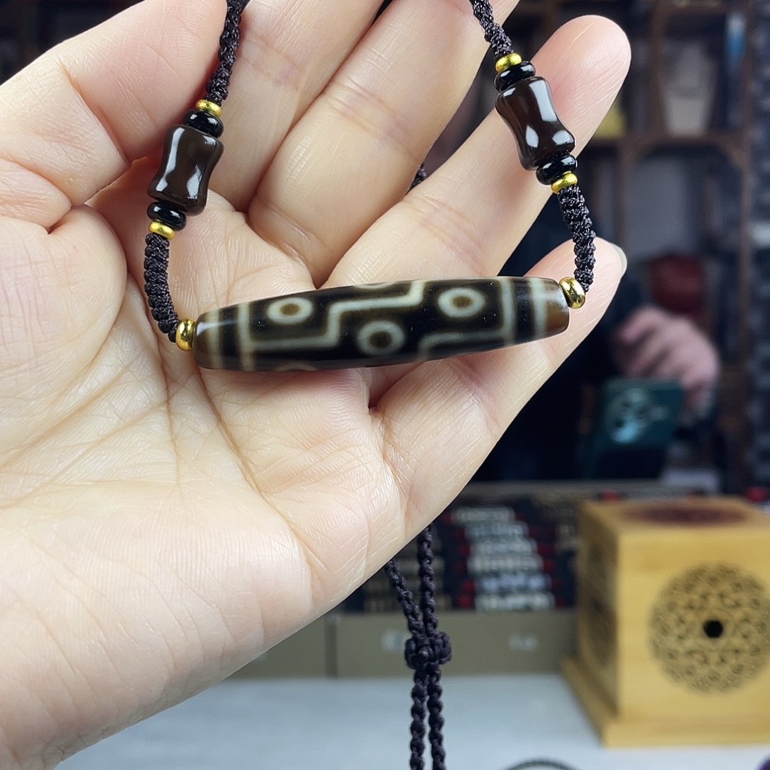 玛瑙/玉髓合金颈饰张魁