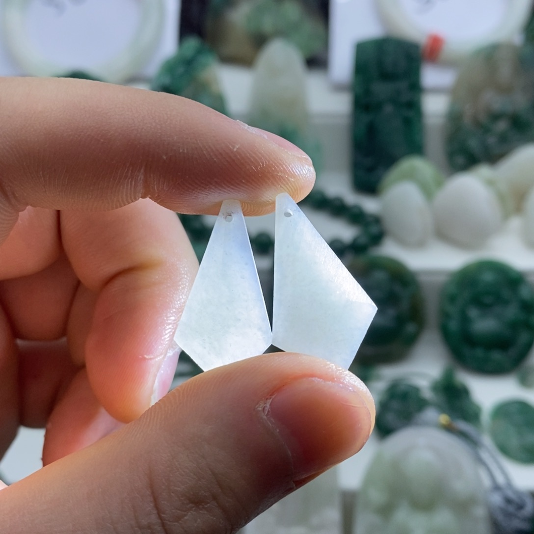 独山玉颈饰未镶嵌