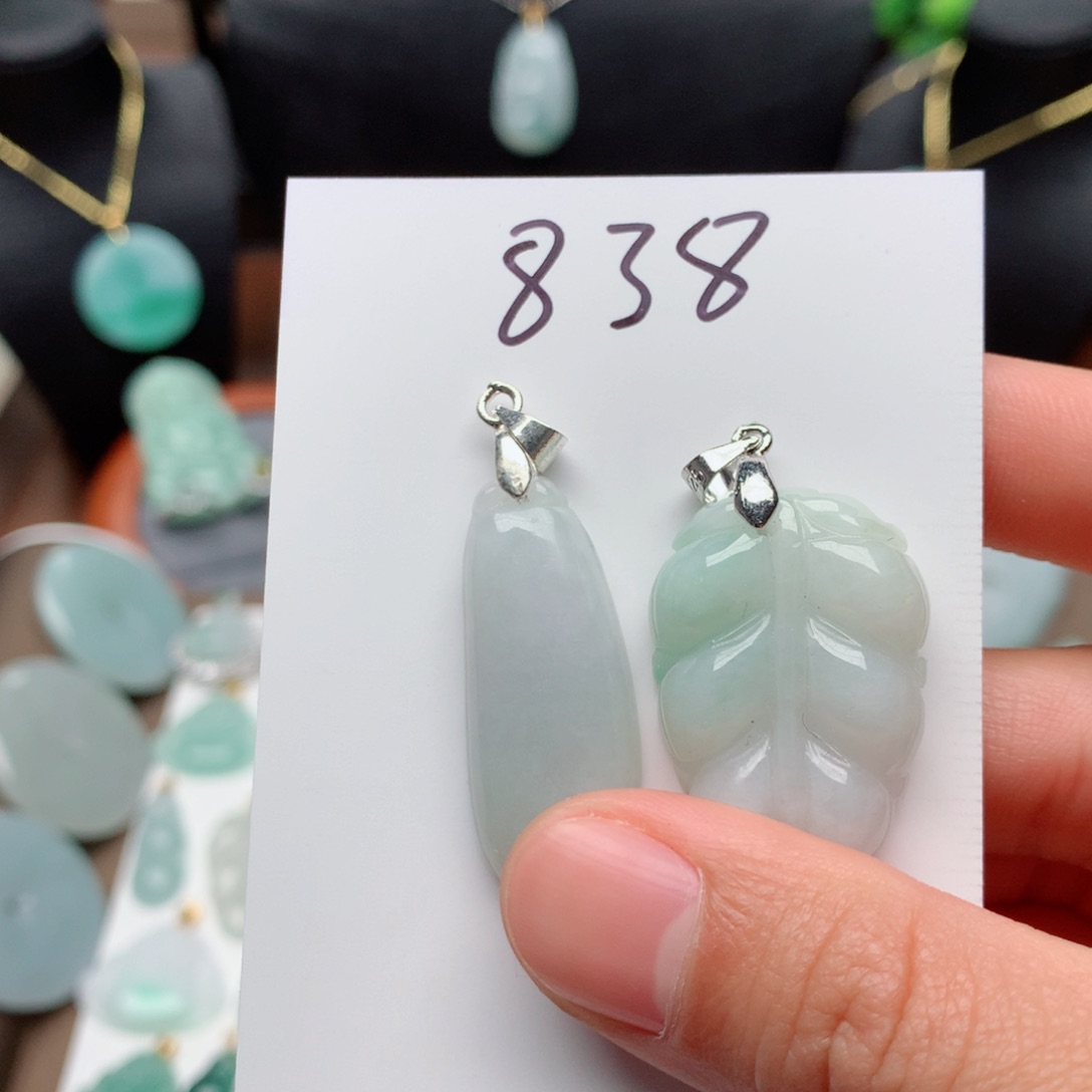 翡翠颈饰合金吊坠