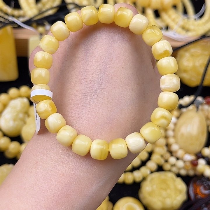 琥珀未镶嵌颈饰琥珀，多样性发其一