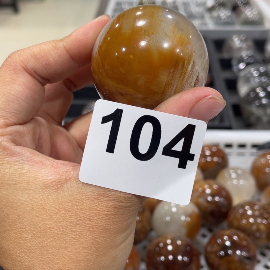 岚***雨水晶大型摆件（非配饰）未镶嵌金额130编码104