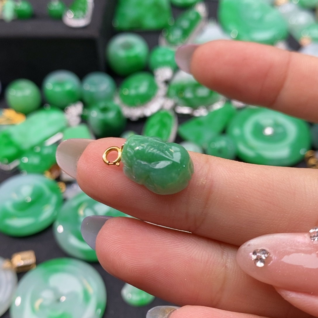 翡翠颈饰18K金镶嵌翡翠