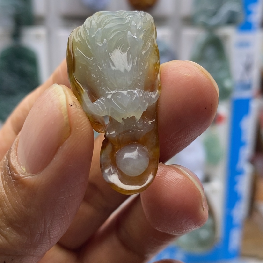 翡翠颈饰未镶嵌龙