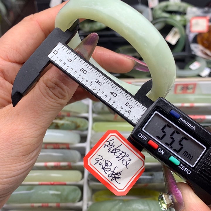 蛇纹石玉手镯未镶嵌829