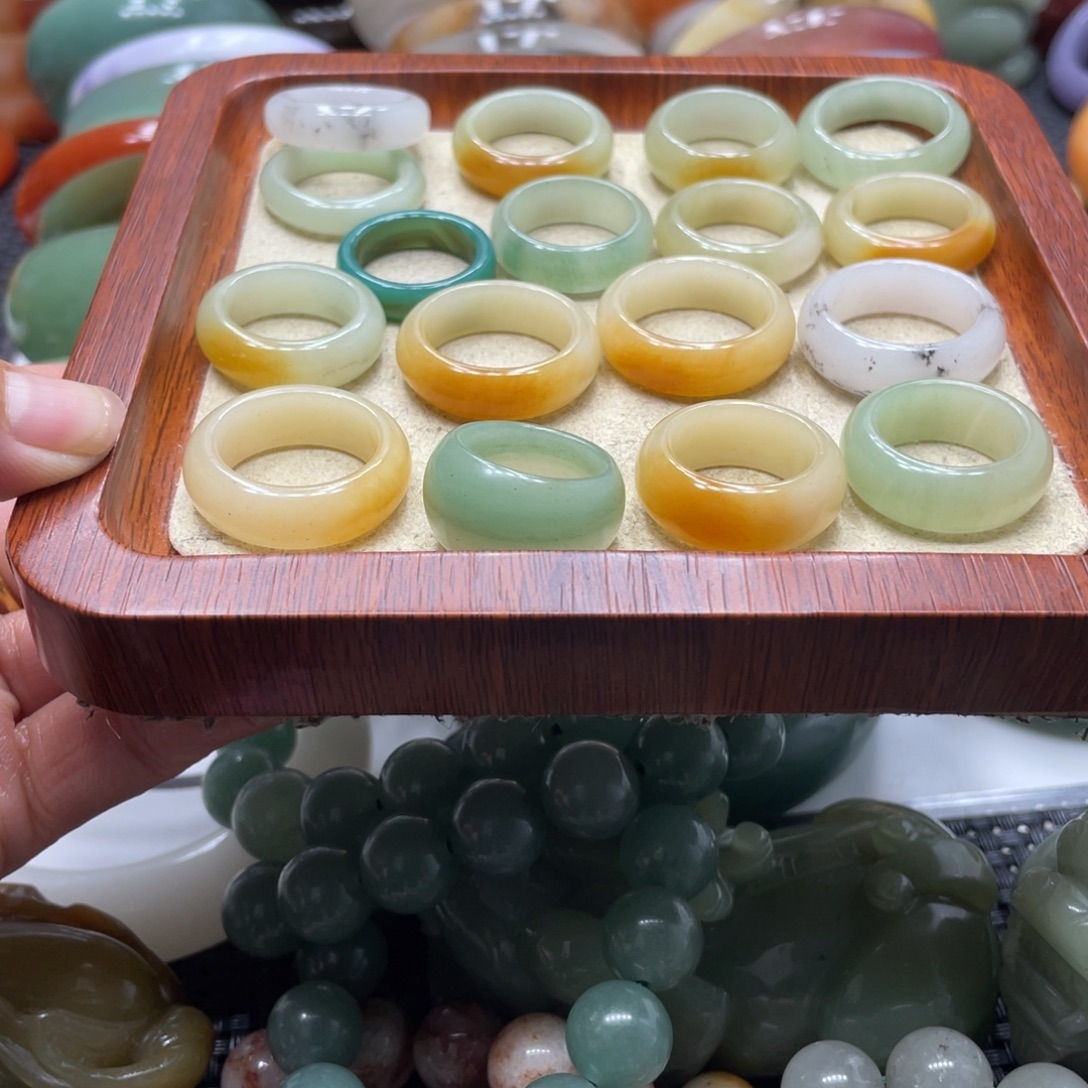 石英岩玉未镶嵌手镯