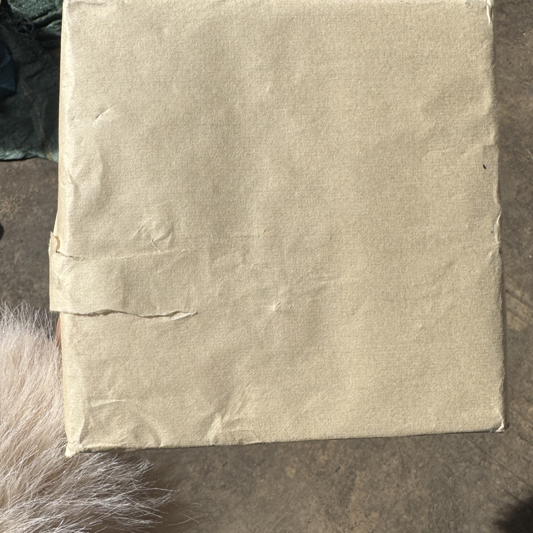 云南腾冲～2017年生茶螃蟹脚砖1000g一砖，生津回甘