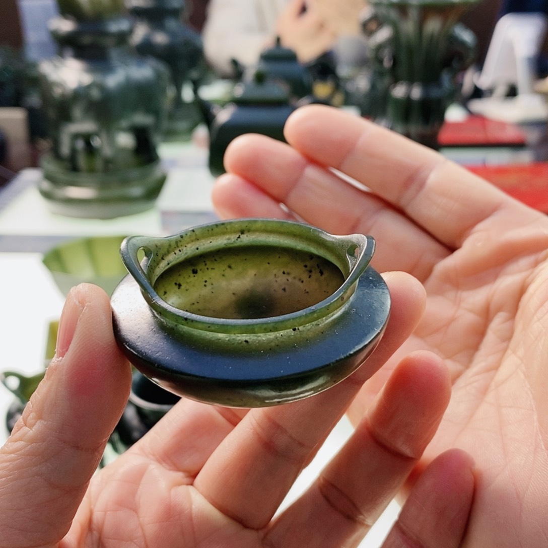 和田玉（青玉）摆件未镶嵌是**呀