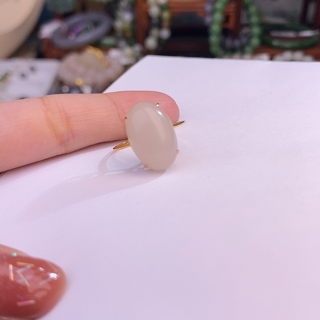 和田玉熟藕粉四爪蛋面戒指金镶未镶嵌