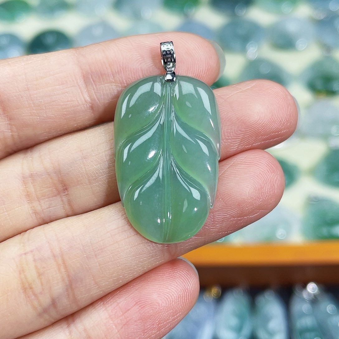 翡翠颈饰18K金镶嵌吊坠