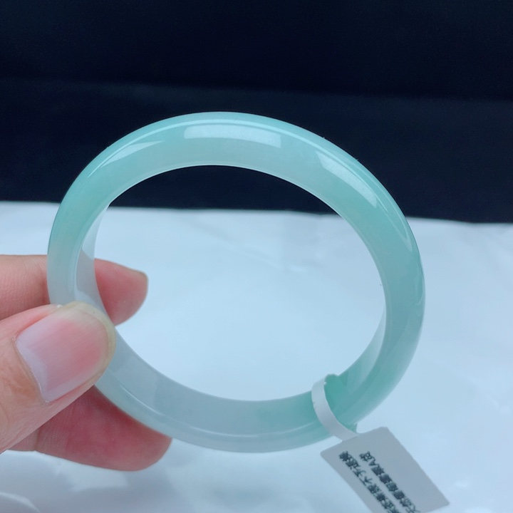 翡翠手镯未镶嵌55有抠