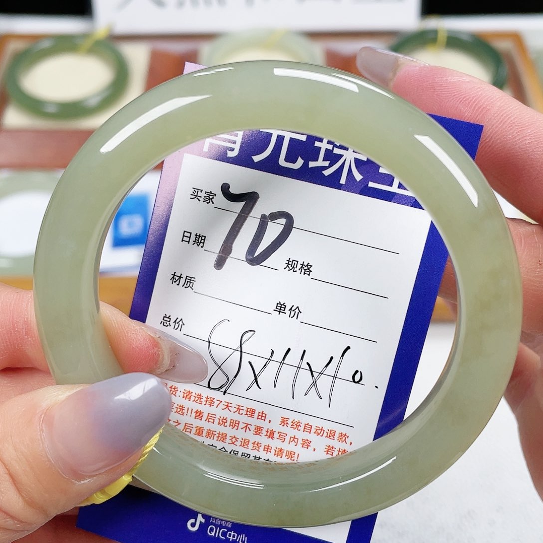 和田玉手镯未镶嵌