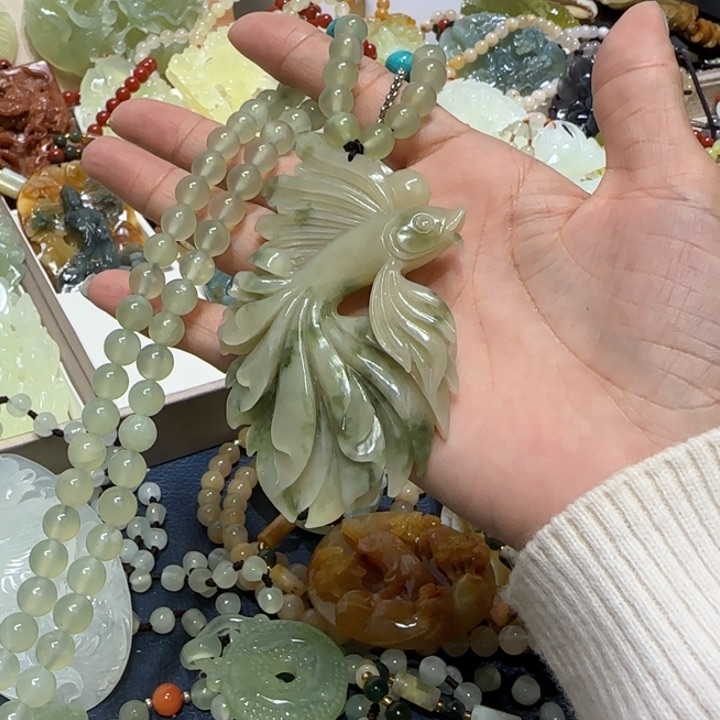 未镶嵌蛇纹石玉吊坠