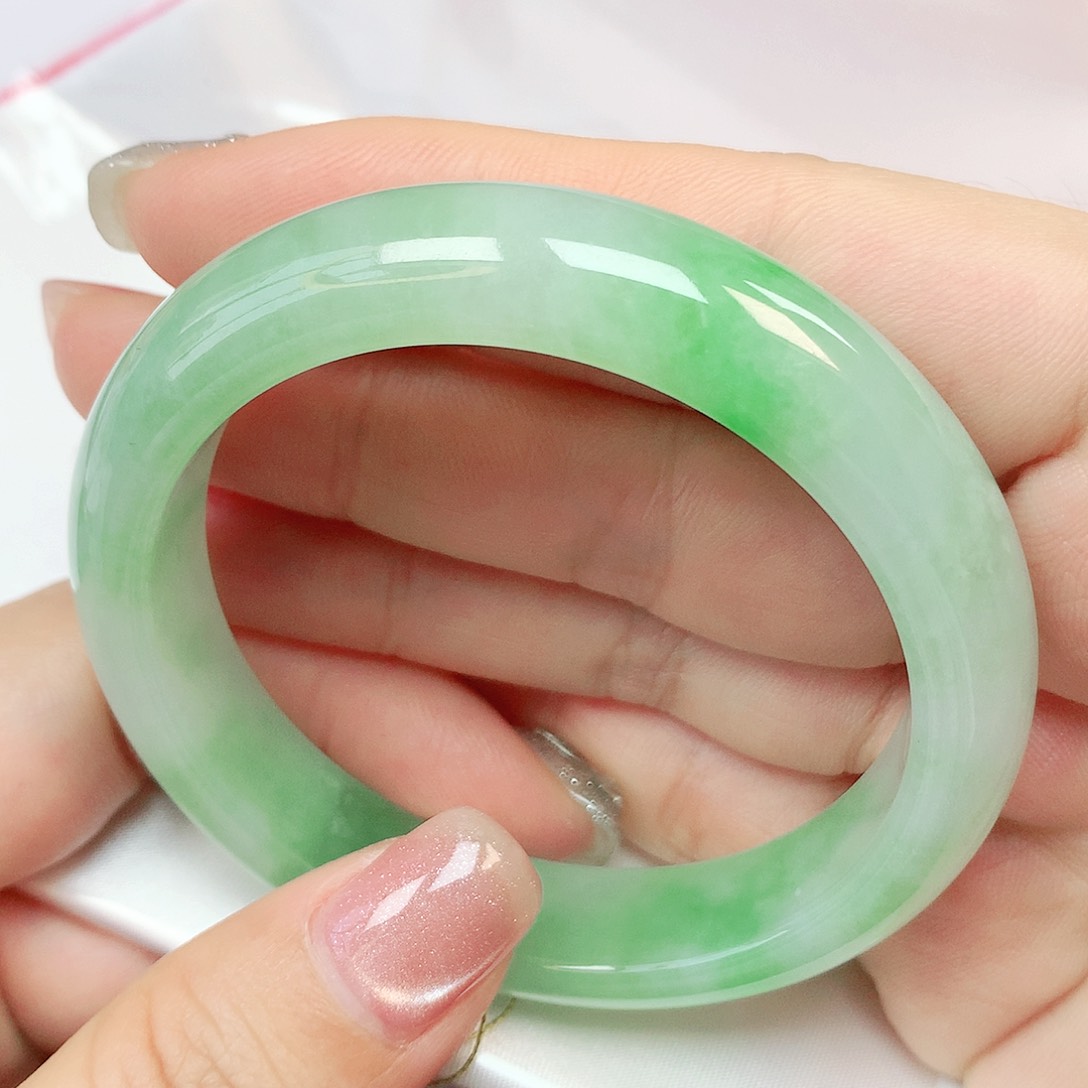 翡翠未镶嵌手镯抖音