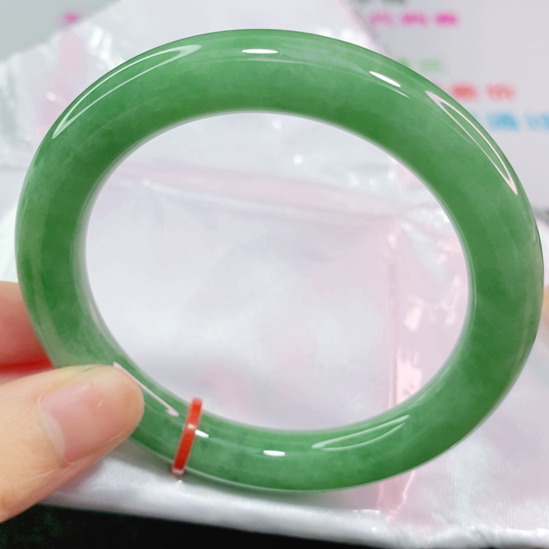 翡翠手镯未镶嵌大*子56555圆条