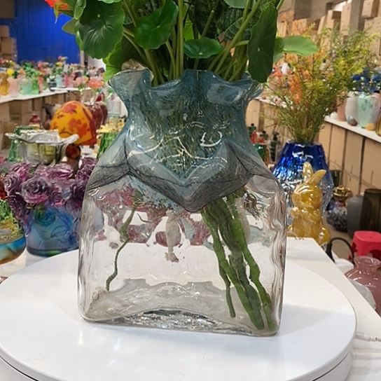 琉璃花瓶高24厘米宽20厘米