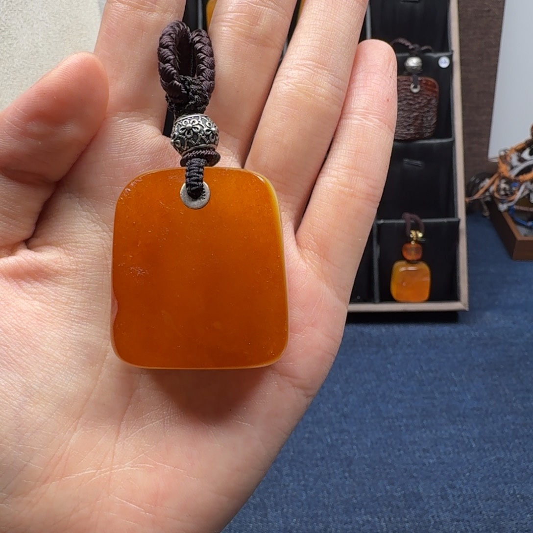 蜜蜡未镶嵌吊坠(赠链)