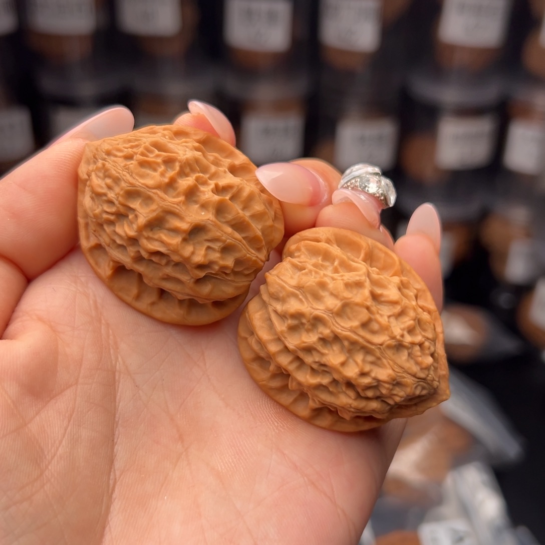 文玩核桃吊坠潮**粟金牛