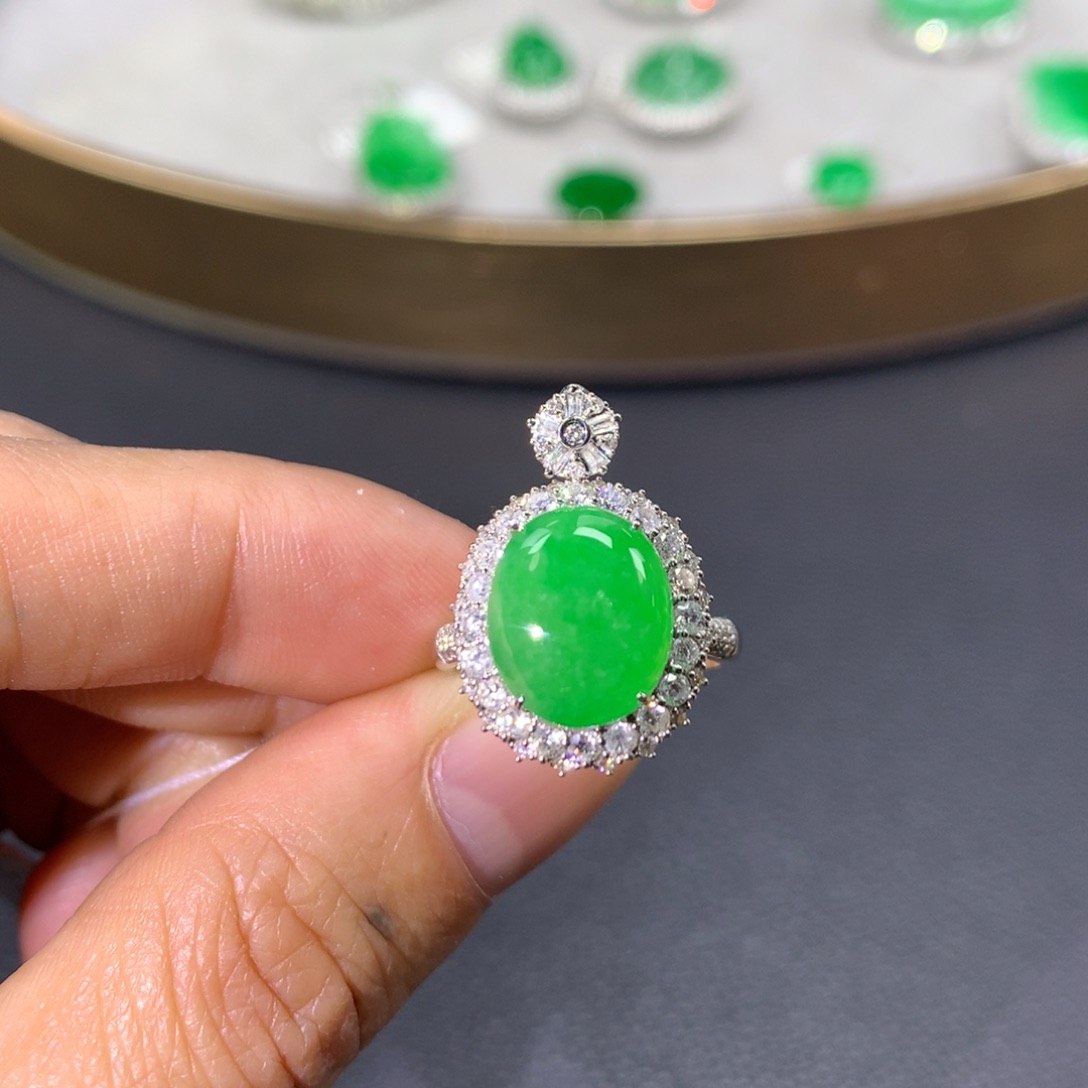 翡翠戒指18K金镶嵌翡翠