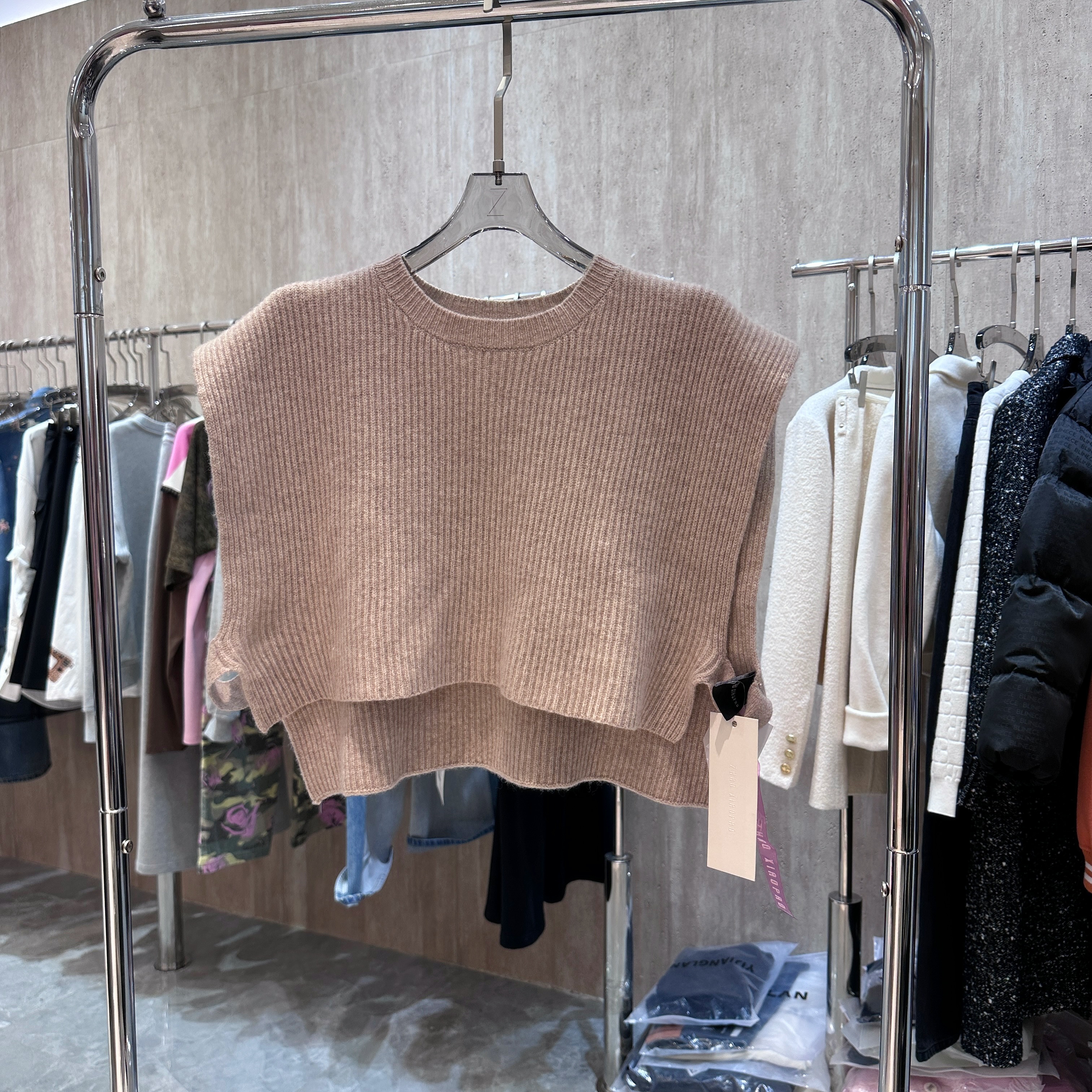 羊绒背心浅驼宽松