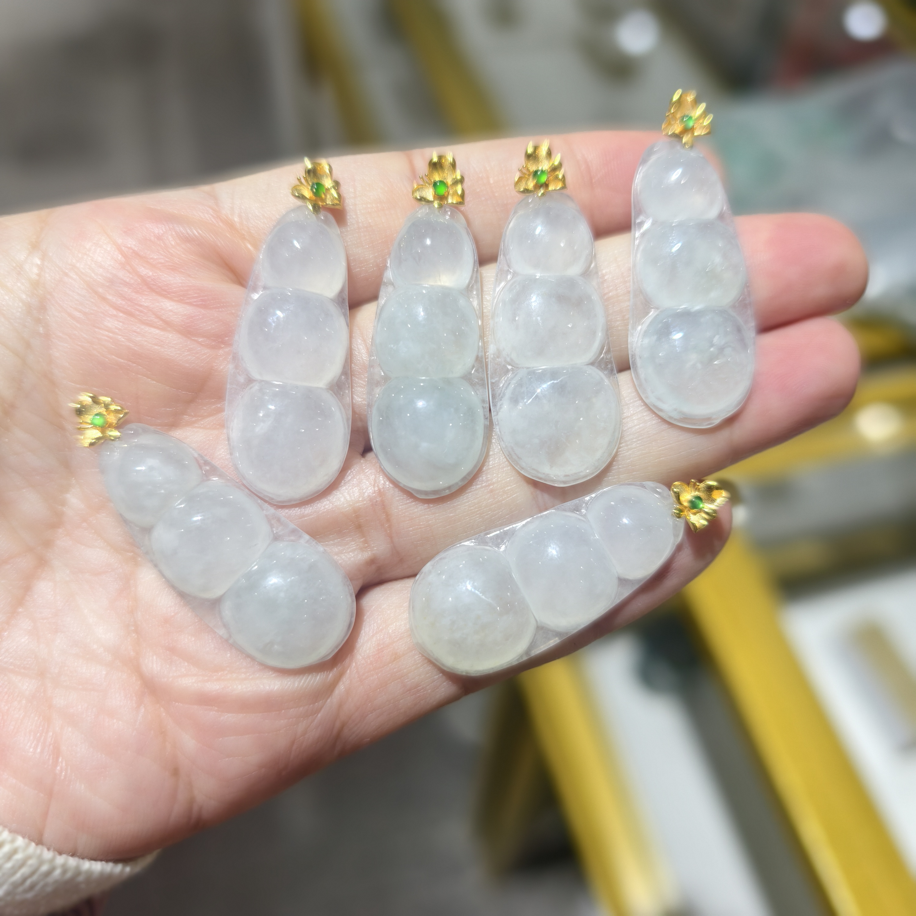 A7天然翡翠A货18K金镶豆子吊坠（多样性发其一）