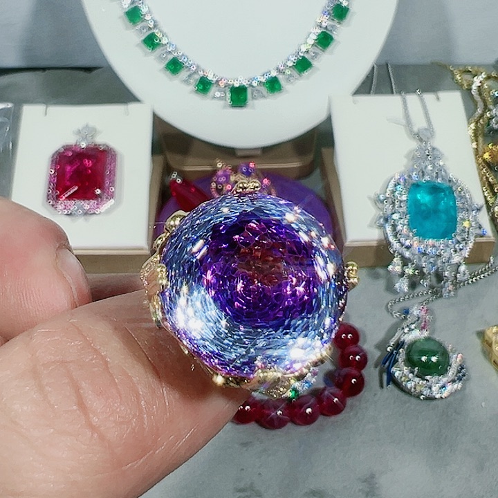 红宝石颈饰未镶嵌