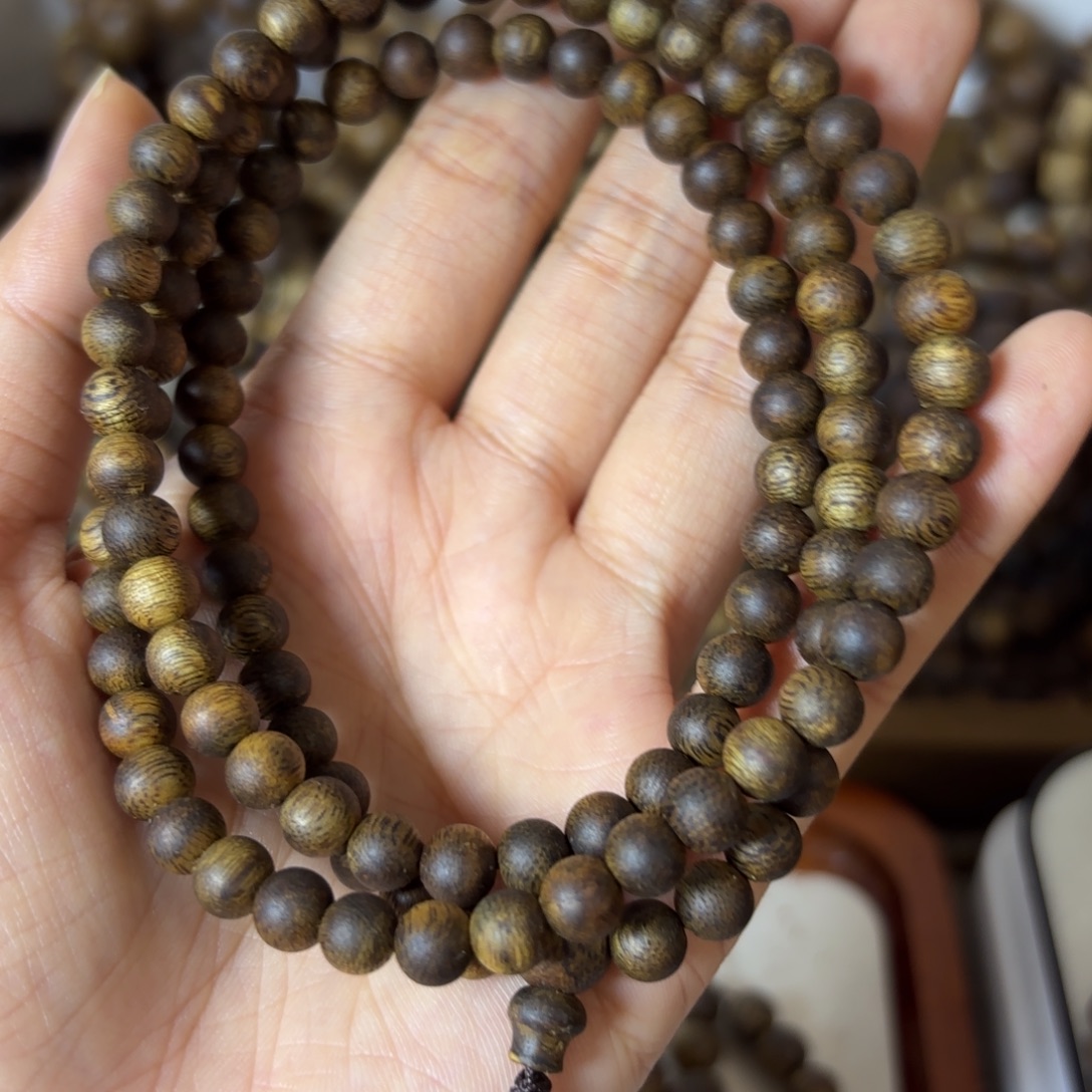 鄢***长【艺香阁】海南莺歌绿奇楠0.6mm13g+