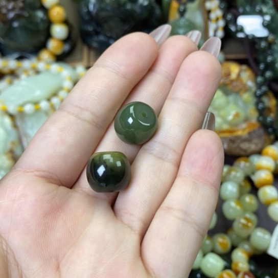 未镶嵌透闪石质玉把件东***?珠子