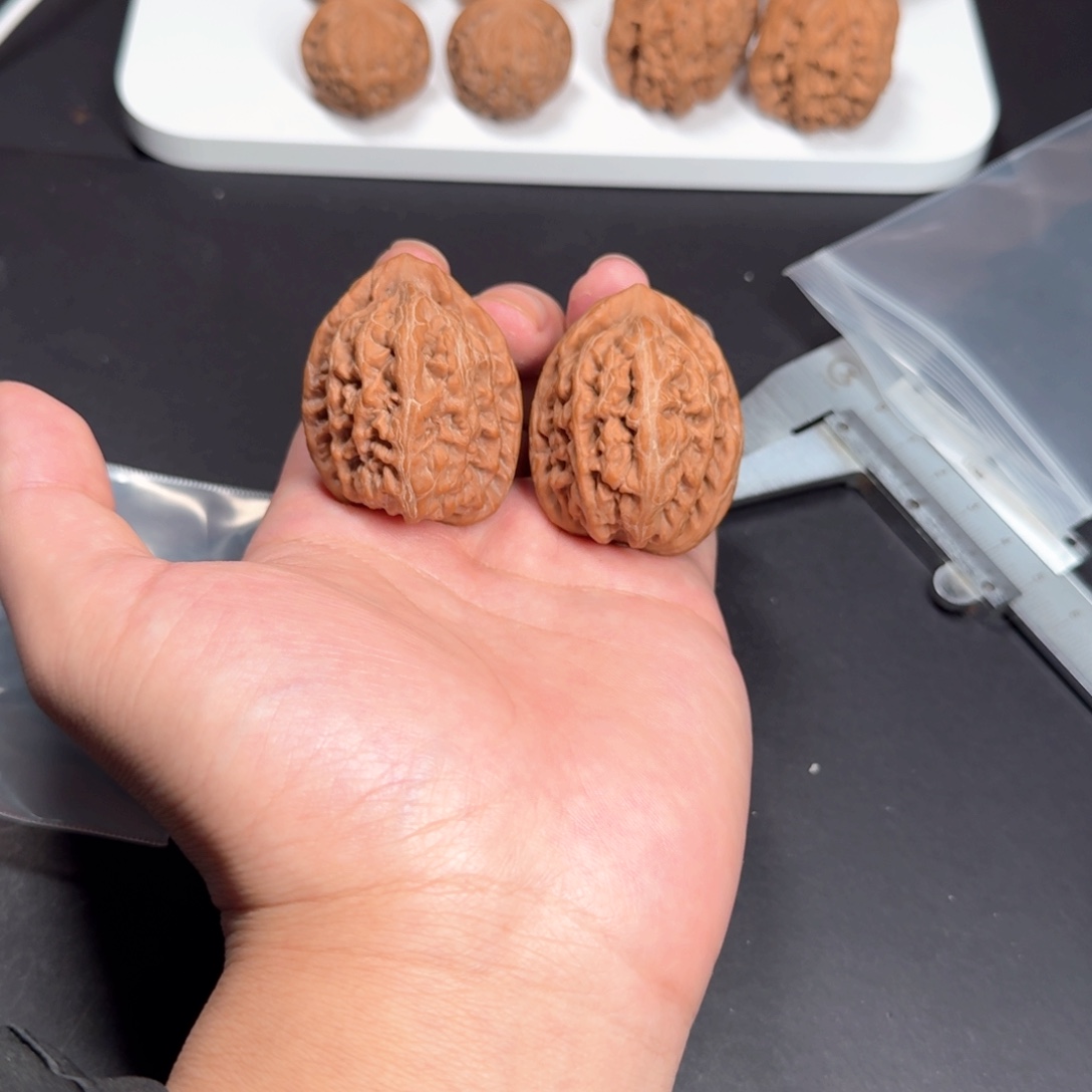 d***b文玩核桃把件37红锦鲤全品