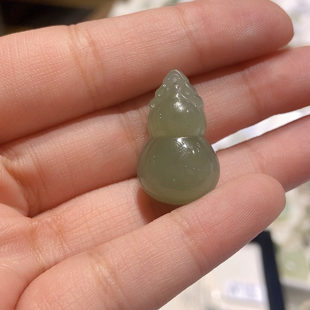 颈饰未镶嵌和田玉是***~