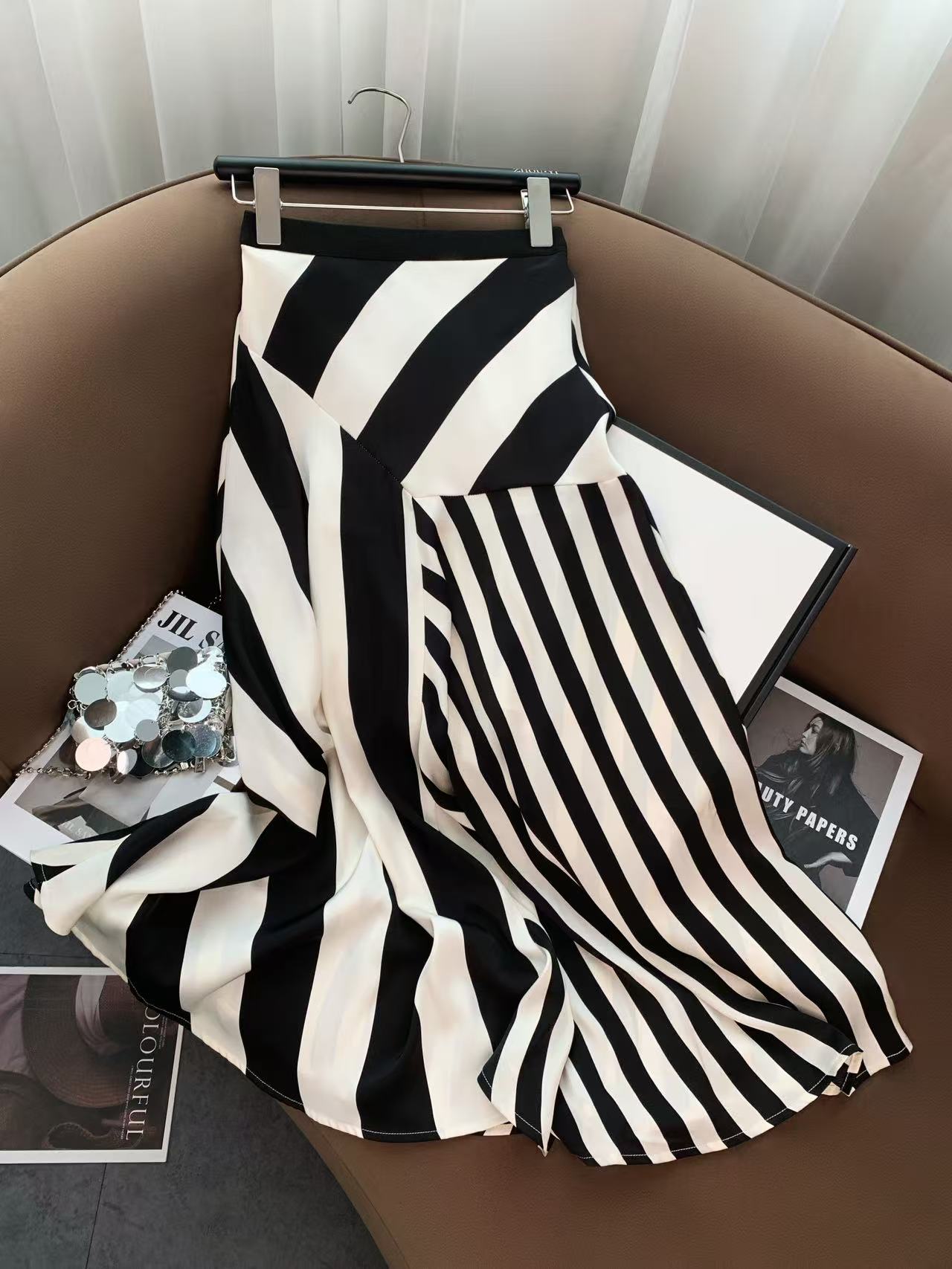 ZHOUYI/周一 2025爆款气质裙子女黑白条纹拼接半身裙百搭显瘦下装