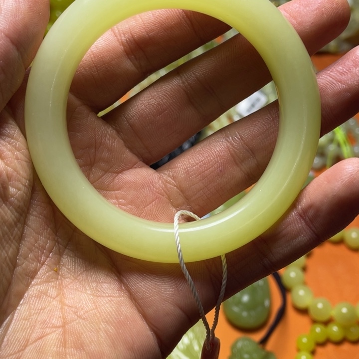 非金属新疆黄口手镯59圈口