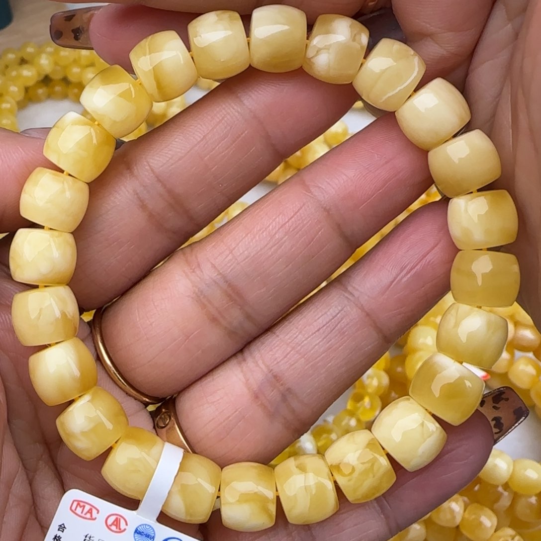 蜜蜡手链未镶嵌金白直切手串