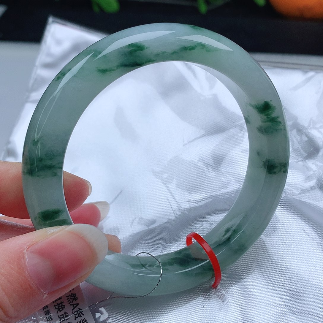 翡翠手镯未镶嵌60圈