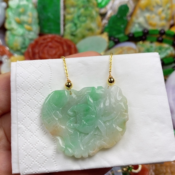 翡翠未镶嵌吊坠(赠链)