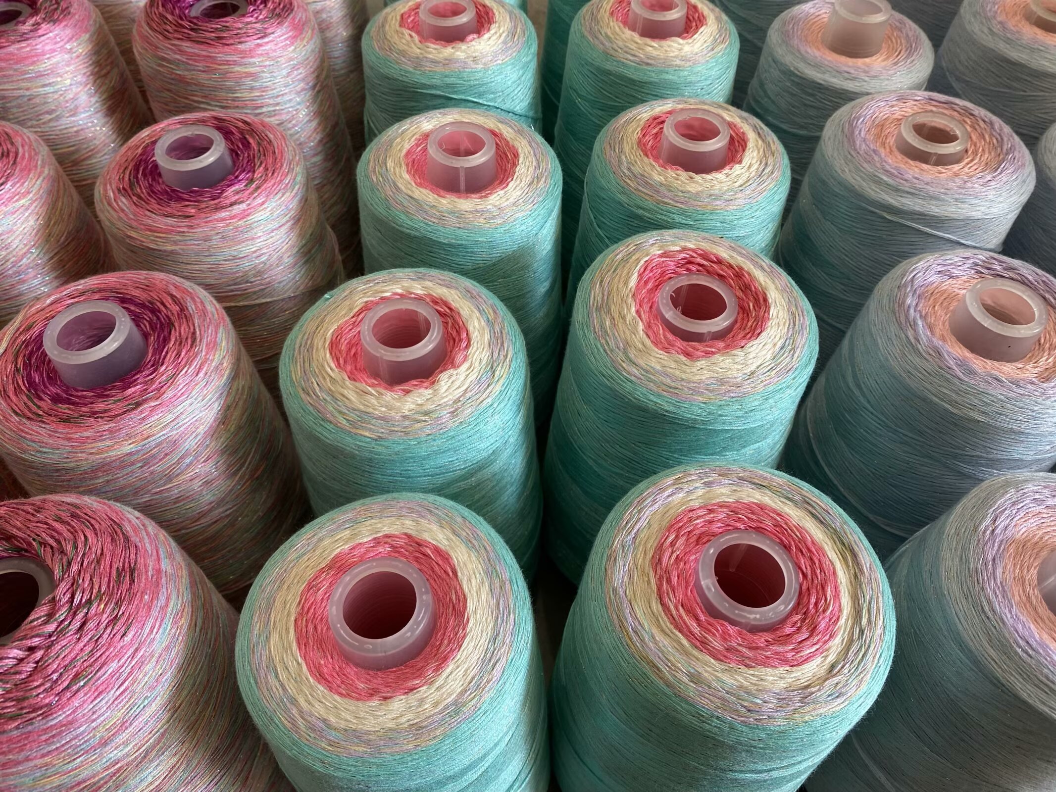 8股丝光棉+一根亮丝纯棉线钩披肩围巾织衣服手工手编渐变蛋糕线