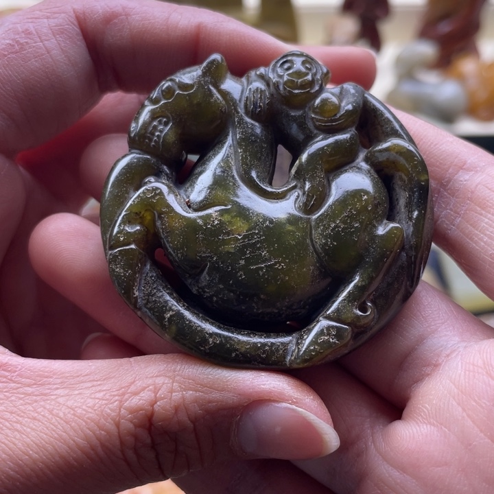 蛇纹石玉未镶嵌颈饰