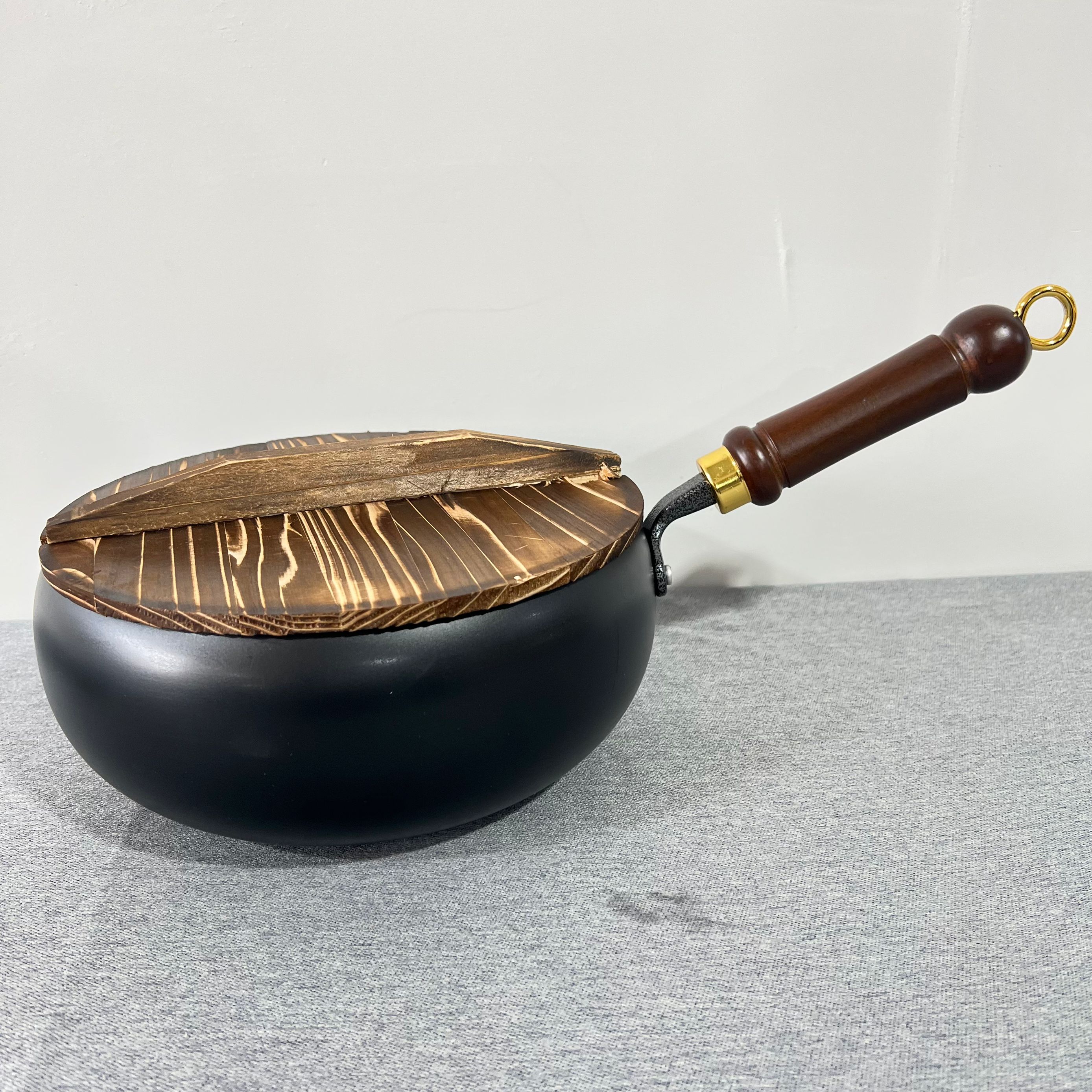 3-303 古法大肚锅 家用铁锅 24*10.5CM带盖重约1.56KG