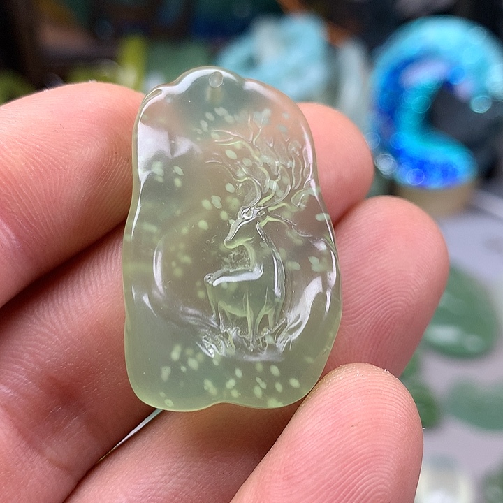 蛇纹石玉挂坠未镶嵌