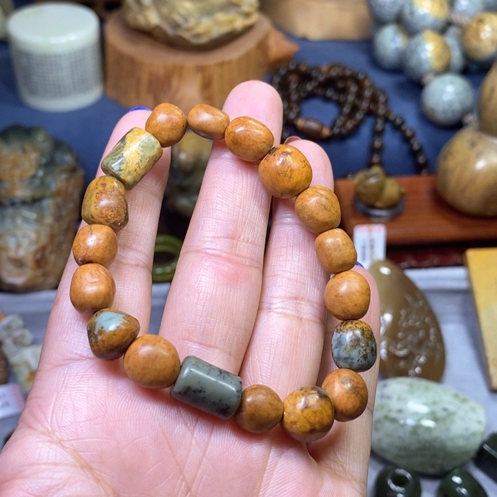 岫岩河磨玉（透闪石质玉）随形串未镶嵌