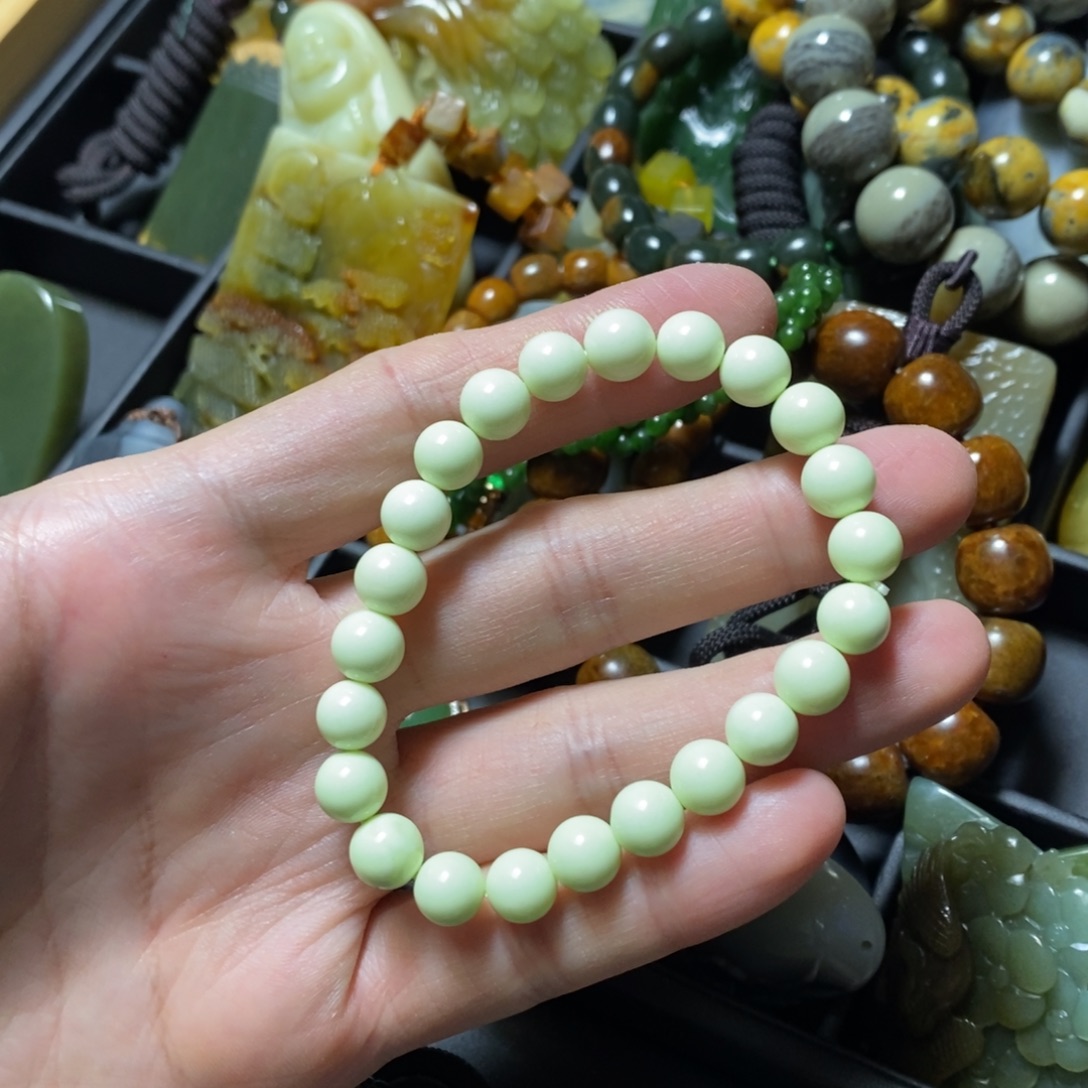 蛇纹石玉未镶嵌颈饰