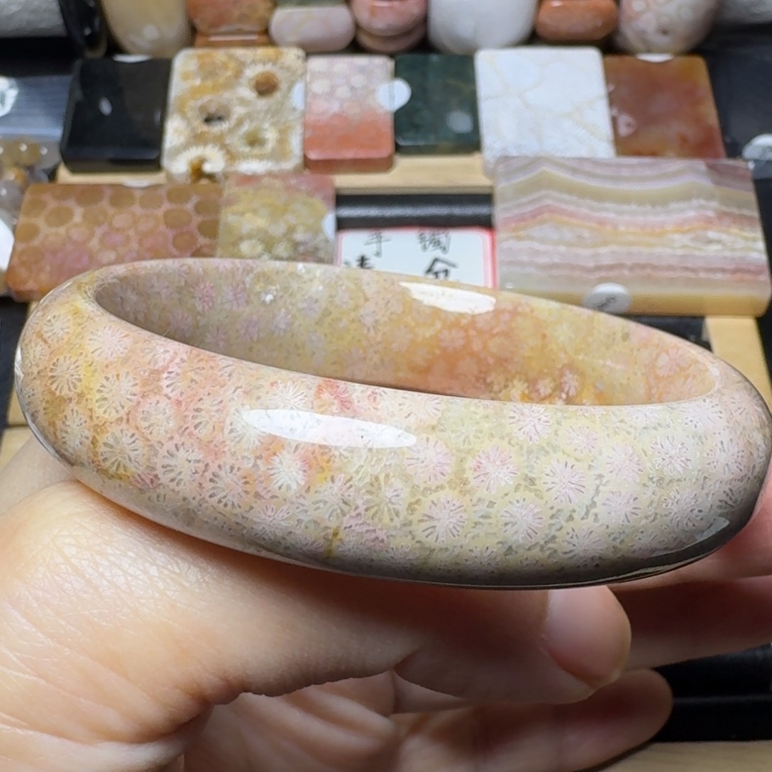 硅化玉59绿底紫粉小花，可盘未镶嵌