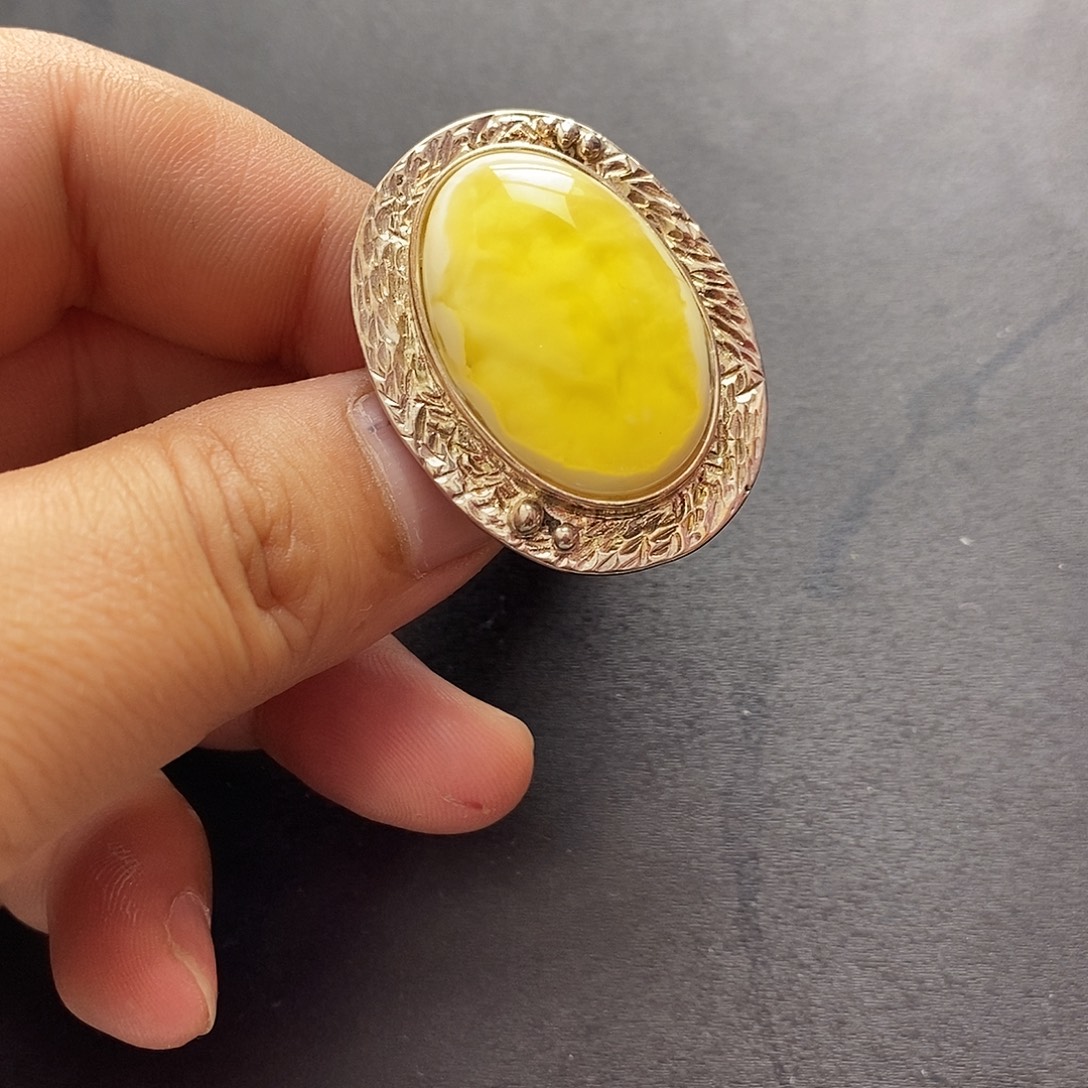 琥珀未镶嵌裸石戒指