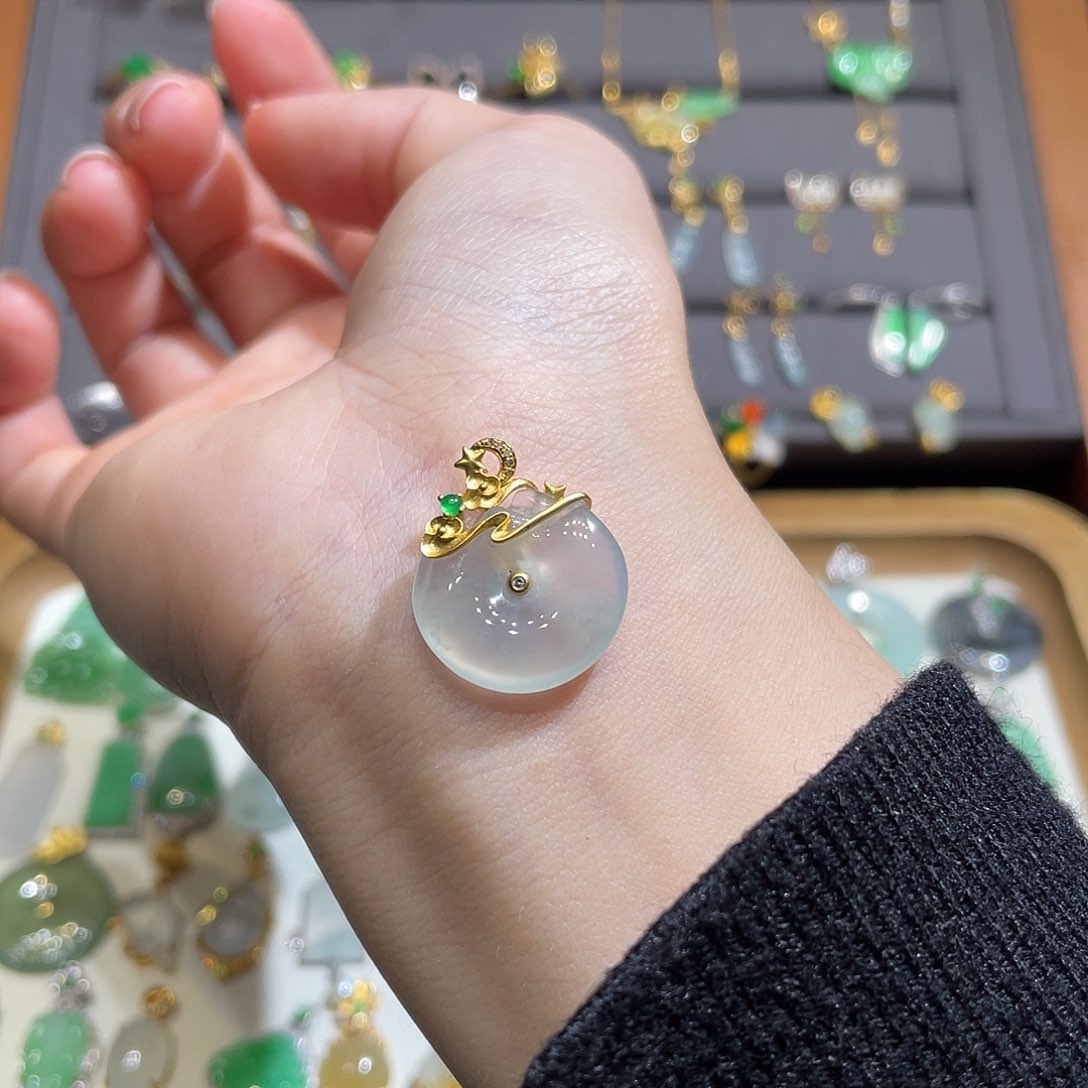 翡翠颈饰18K金镶嵌冰种平安扣 星月扣