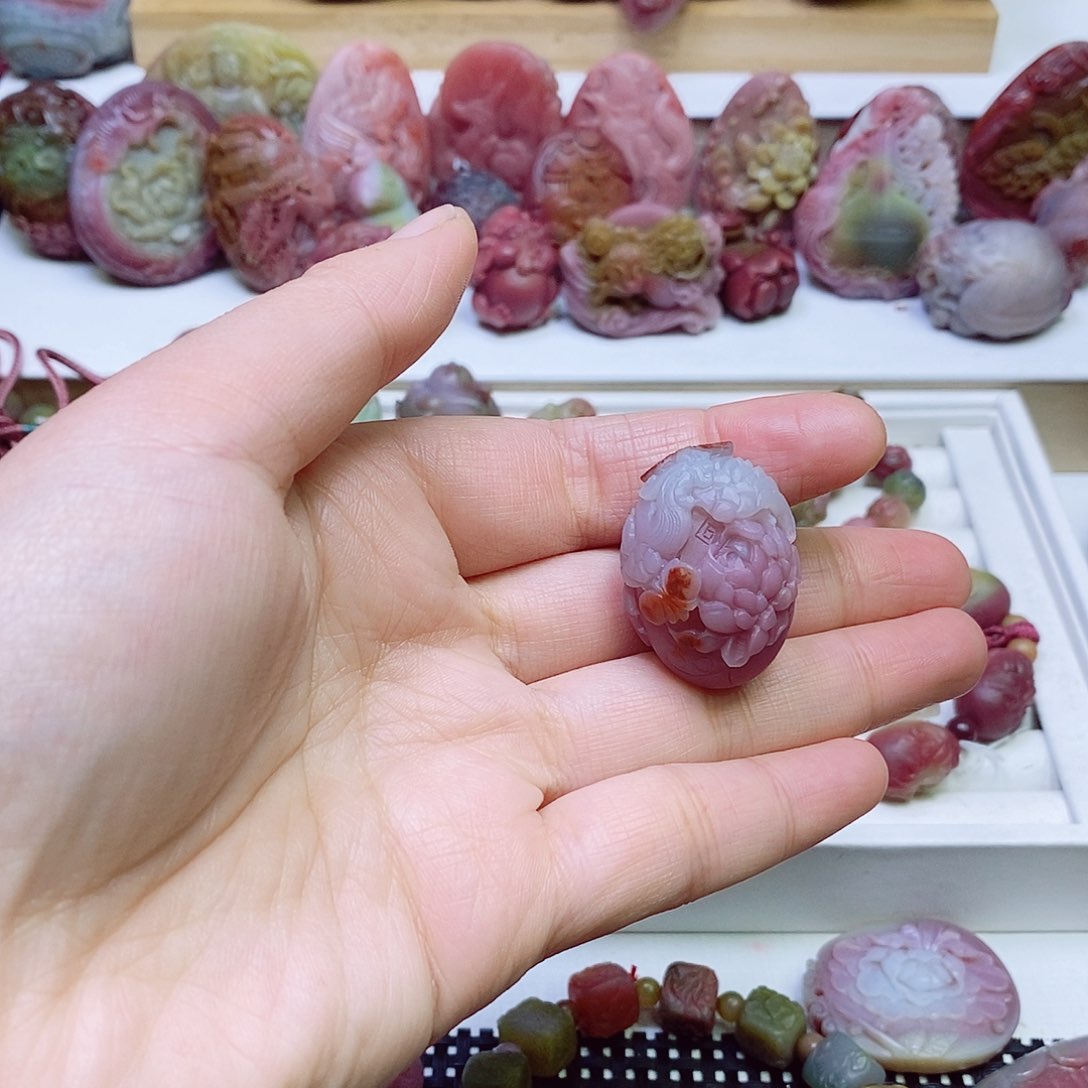 玛瑙/玉髓盐源玛瑙吊坠未镶嵌