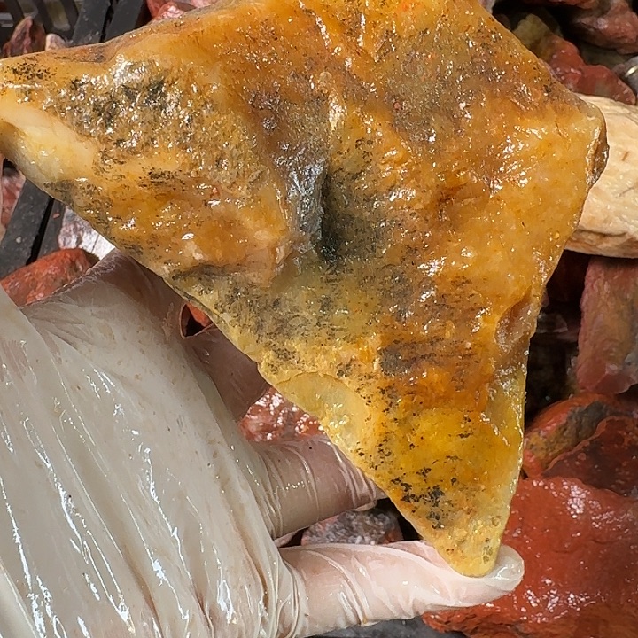 红***玩寿山石寿山石的颜色