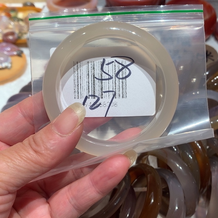 玛瑙/玉髓手镯未镶嵌顾*卉58