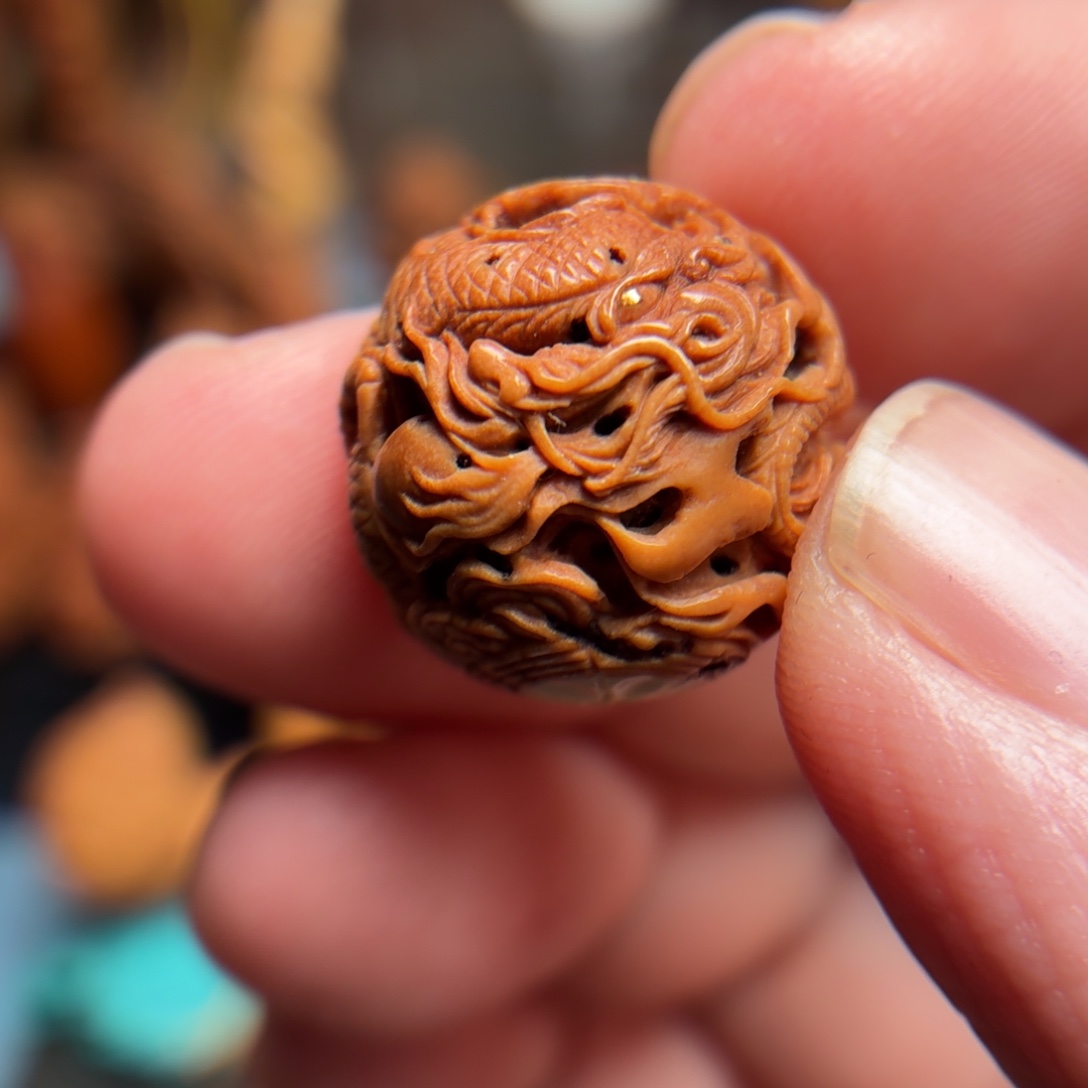 爆***蛙桃核雕刻龙珠纯手工