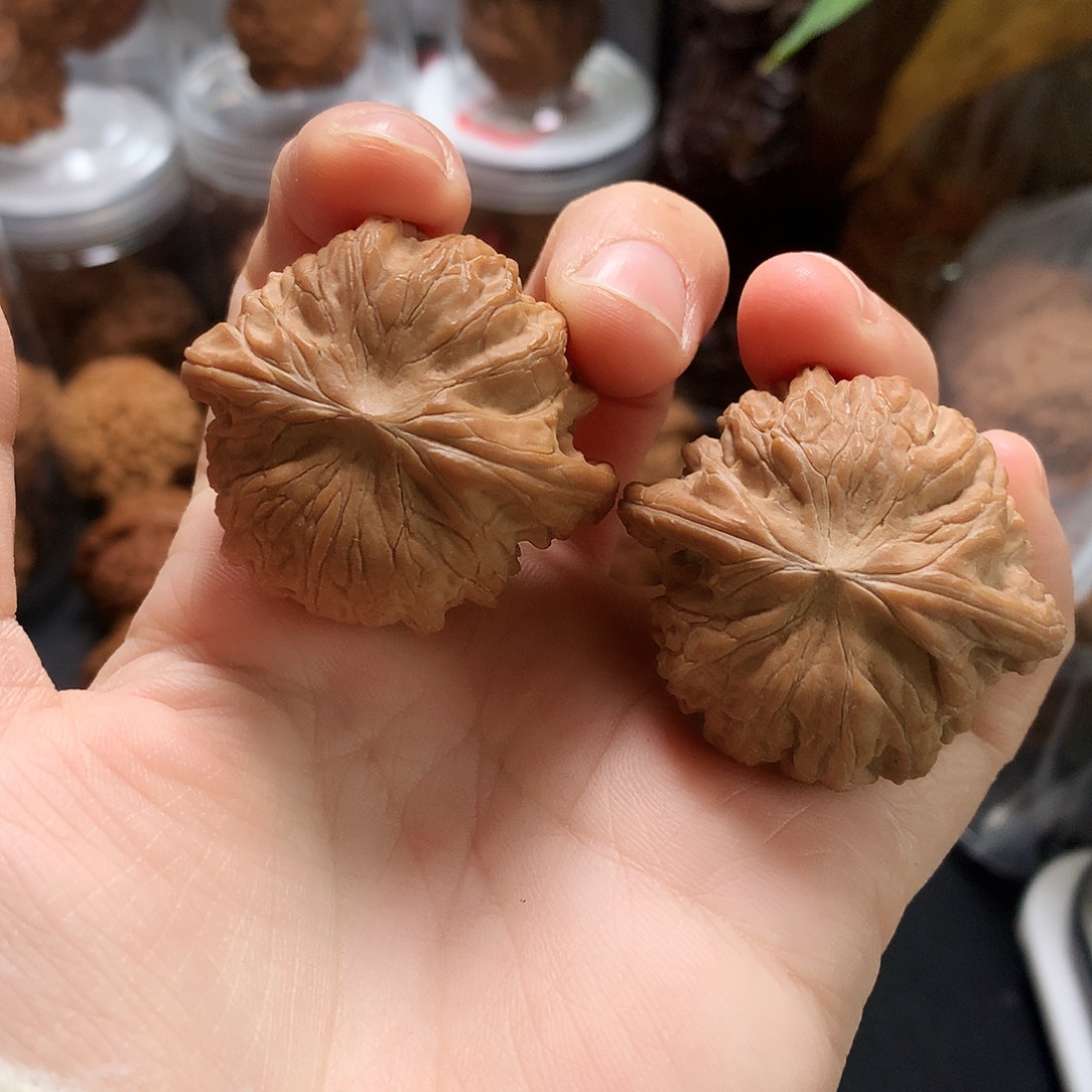 玲***.文玩核桃吊坠正磨40