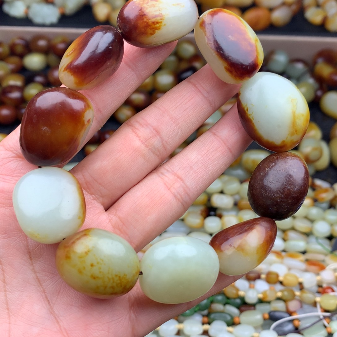 金***明和田玉未镶嵌颈饰